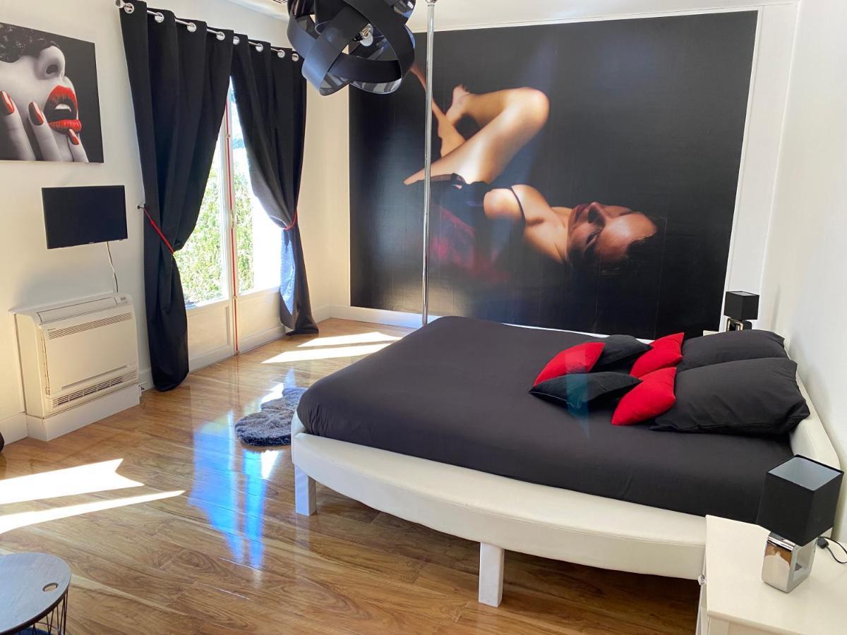 Les Genebruyeres - L'Histoire D'Un Reve Bed and Breakfast Aubigny-sur-Nère Eksteriør billede