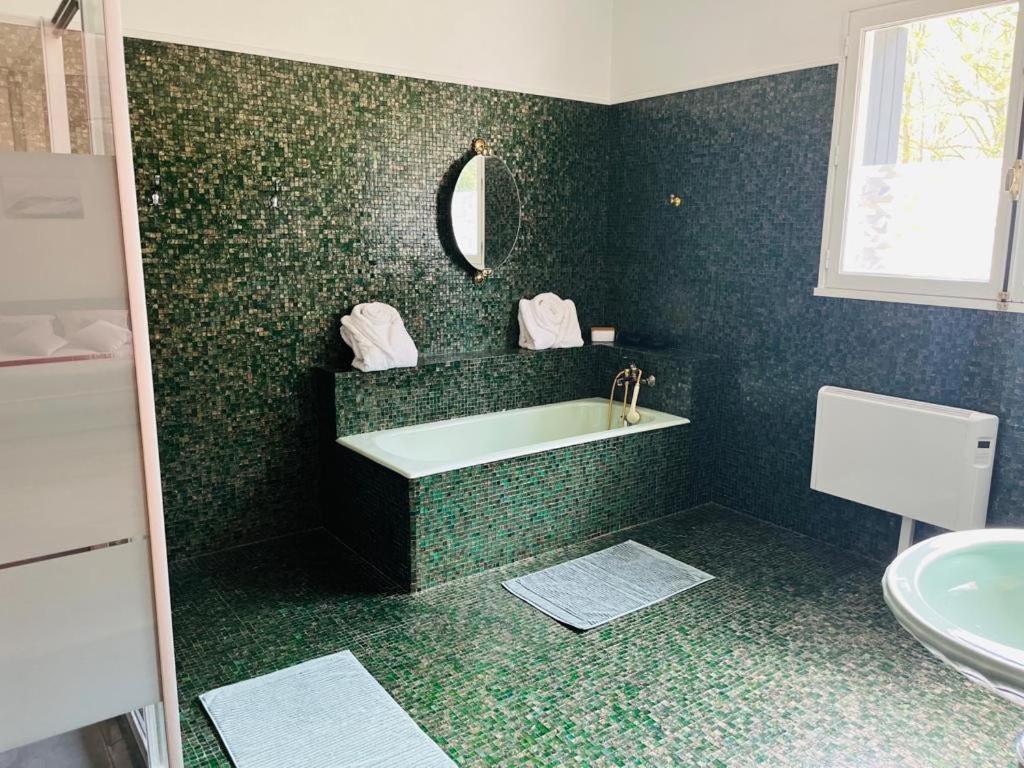 Les Genebruyeres - L'Histoire D'Un Reve Bed and Breakfast Aubigny-sur-Nère Eksteriør billede